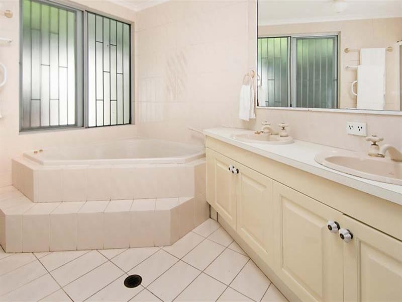 1 Langside Road, Hamilton QLD 4007