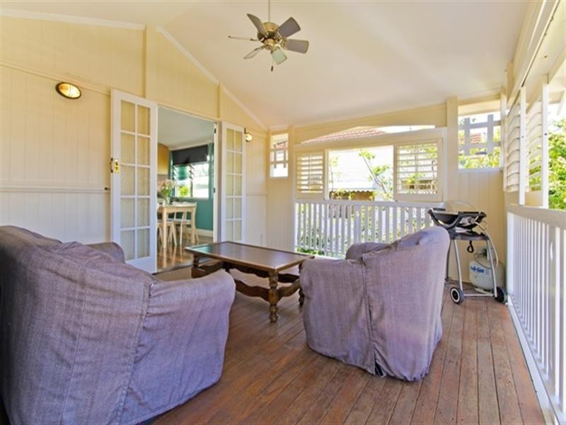 70 Winchester Street, Hamilton QLD 4007