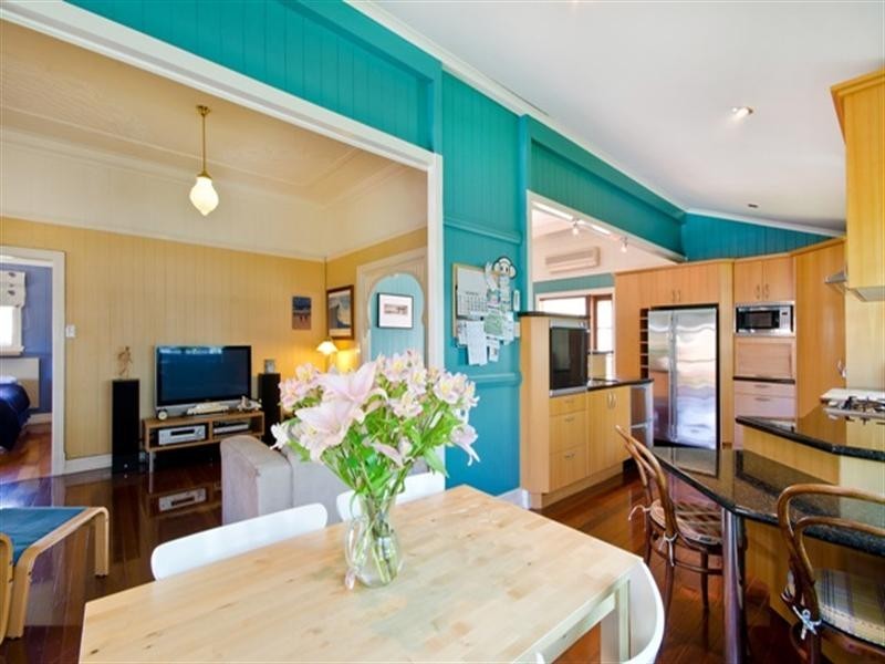 70 Winchester Street, Hamilton QLD 4007