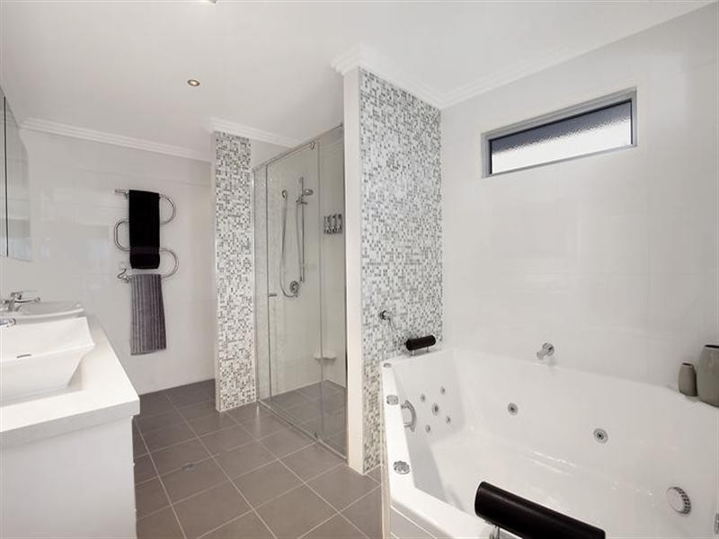 127 White Street, Wavell Heights QLD 4012