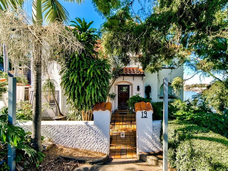 19 Hillside Crescent, Hamilton QLD 4007