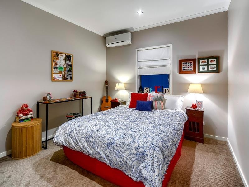 74 Khartoum Street, Gordon Park QLD 4031