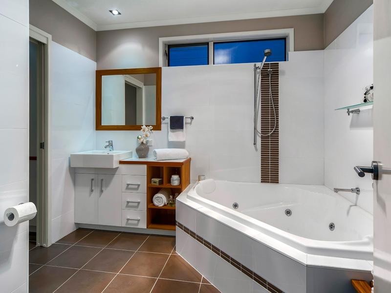 74 Khartoum Street, Gordon Park QLD 4031