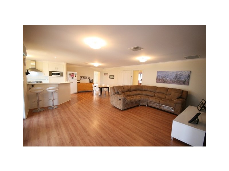 18 Torquay Drive, Seaford Rise SA 5169