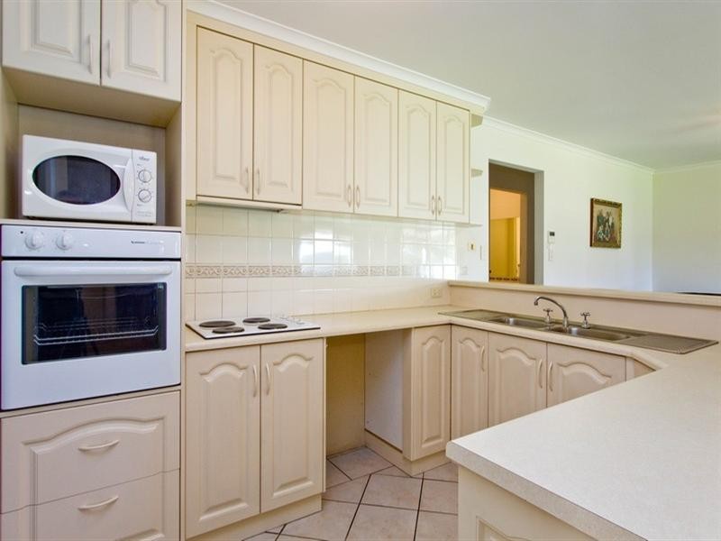 10 Lakeside Drive, Paralowie SA 5108