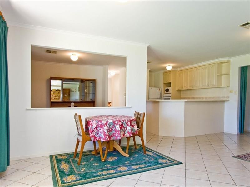 10 Lakeside Drive, Paralowie SA 5108