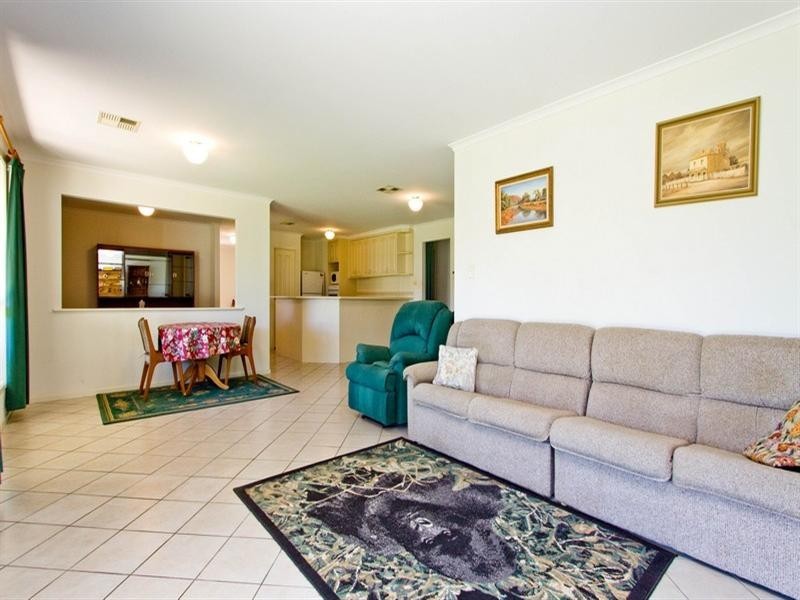 10 Lakeside Drive, Paralowie SA 5108