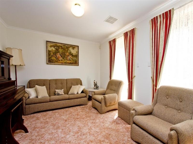 10 Lakeside Drive, Paralowie SA 5108