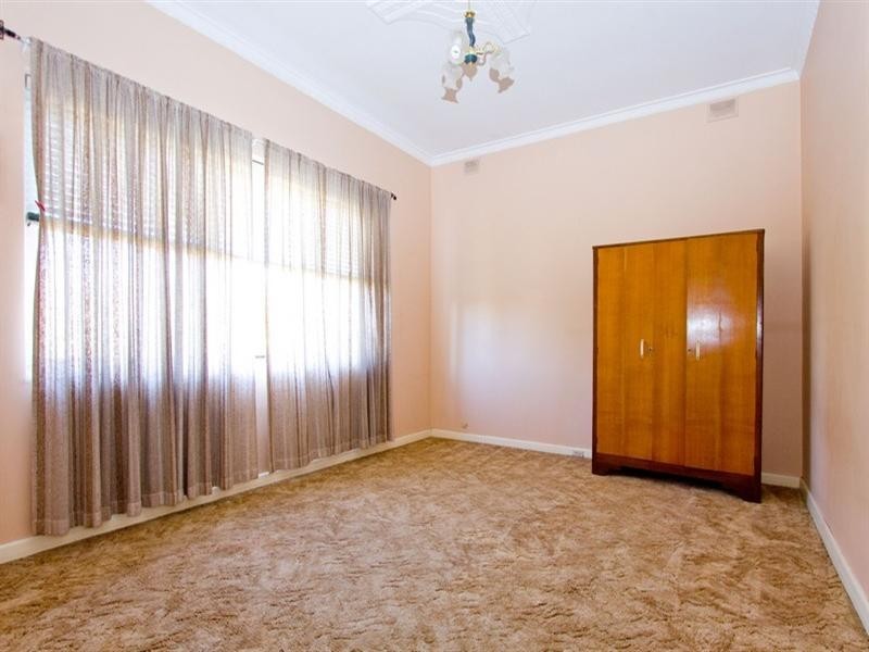 4 Kingborn Avenue, Seaton SA 5023