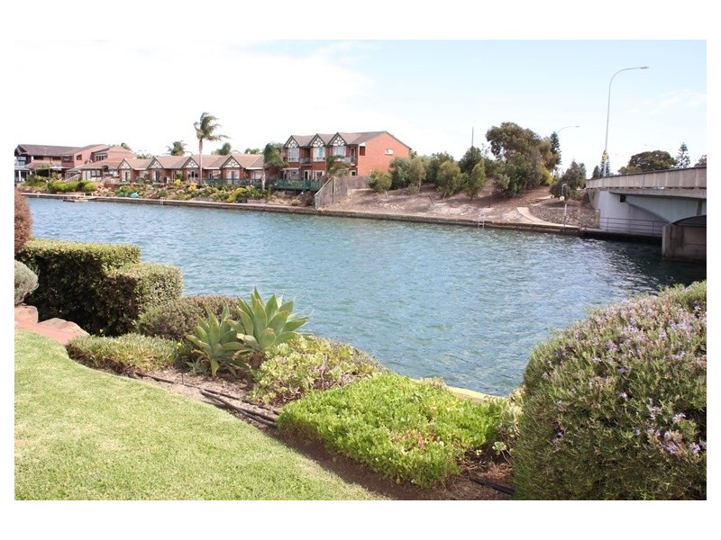 17/157 Brebner Drive, West Lakes SA 5021