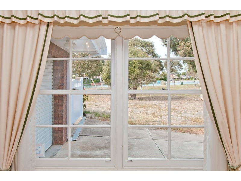 2/49 Heysen Crescent, West Lakes Shore SA 5020