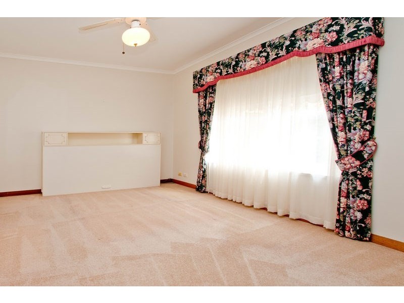 2/49 Heysen Crescent, West Lakes Shore SA 5020