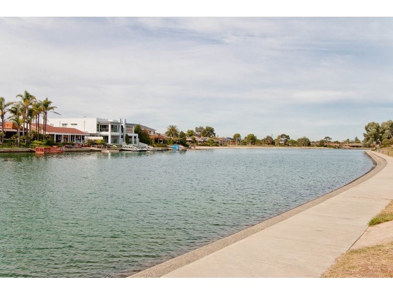 2/49 Heysen Crescent, West Lakes Shore SA 5020