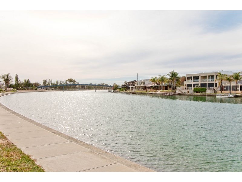 2/49 Heysen Crescent, West Lakes Shore SA 5020