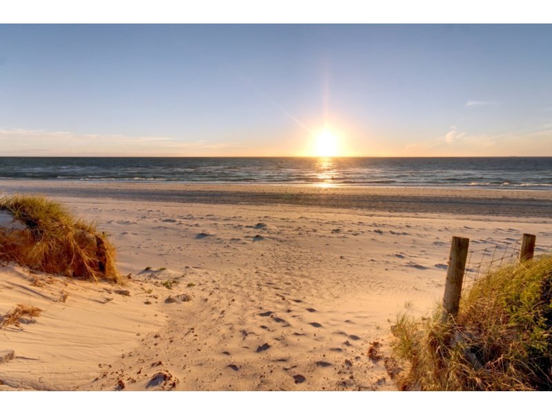 1 Tennyson Heights Court, Tennyson SA 5022