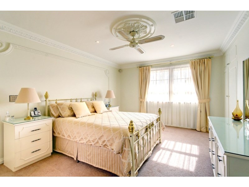 1 Tennyson Heights Court, Tennyson SA 5022