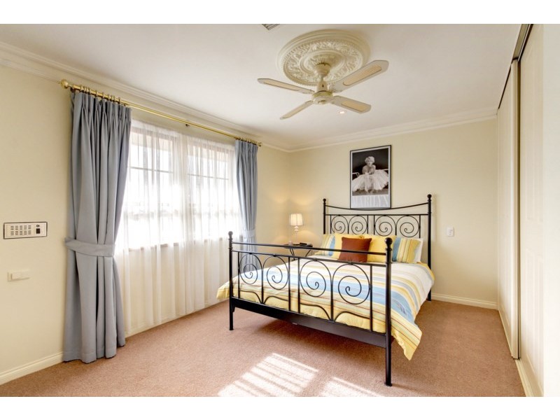 1 Tennyson Heights Court, Tennyson SA 5022