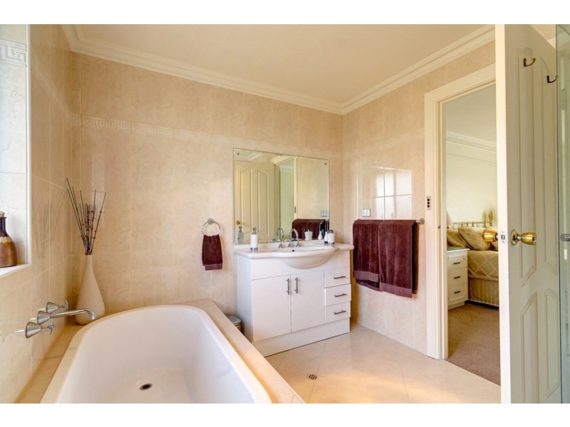 1 Tennyson Heights Court, Tennyson SA 5022