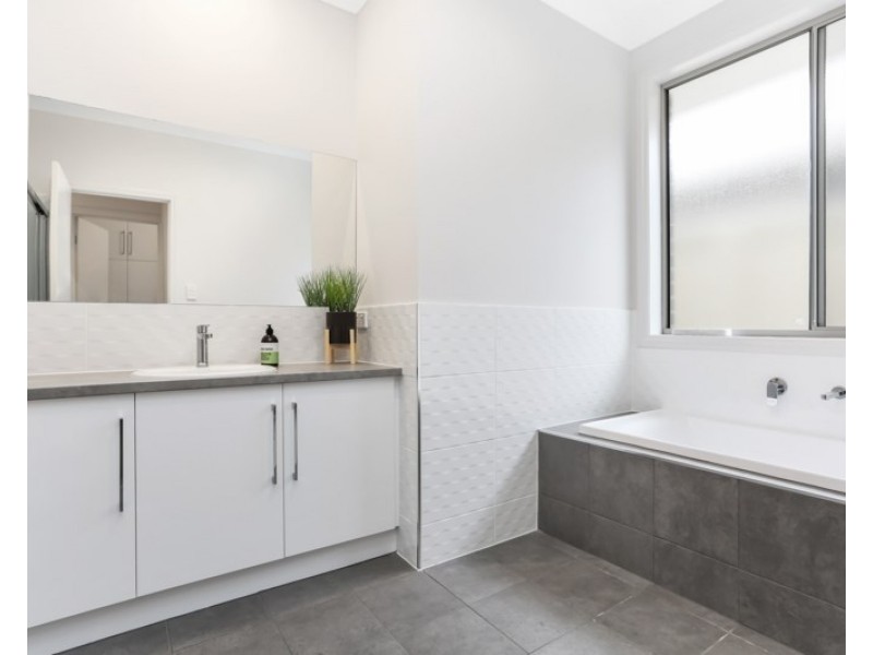 8 Maria Street, Findon SA 5023