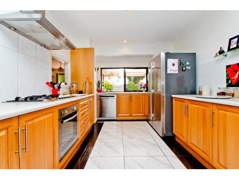 14 Greenfield Crescent, West Lakes Shore SA 5020