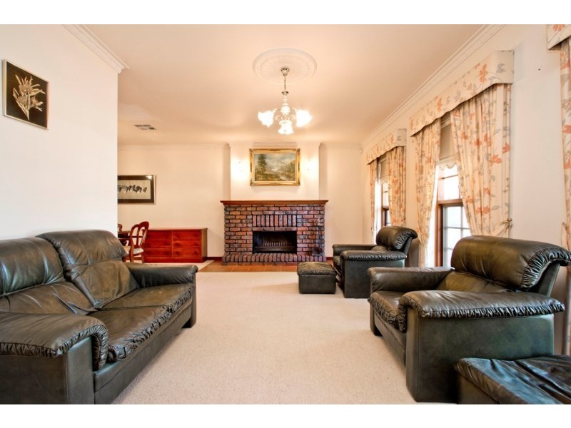 17 Chatswood Crescent, Kidman Park SA 5025