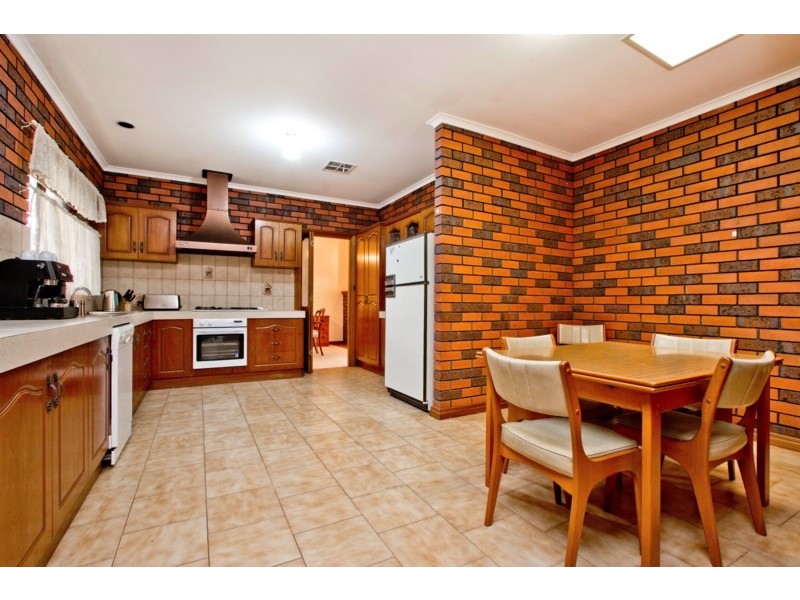 17 Chatswood Crescent, Kidman Park SA 5025