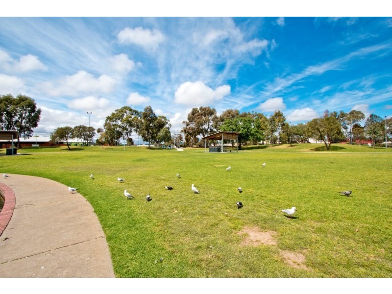 17 Chatswood Crescent, Kidman Park SA 5025