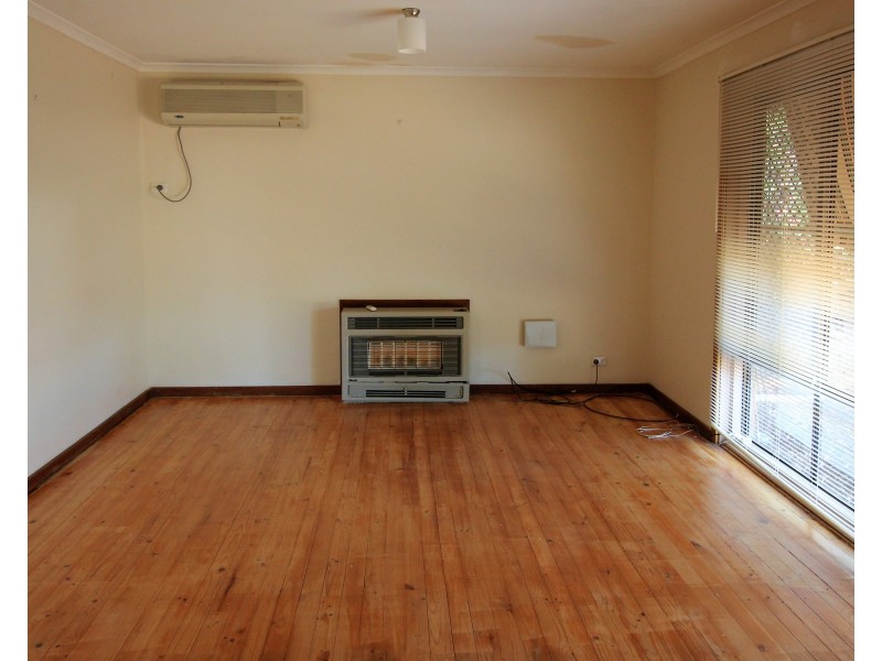 8 Loral Street, Para Hills SA 5096