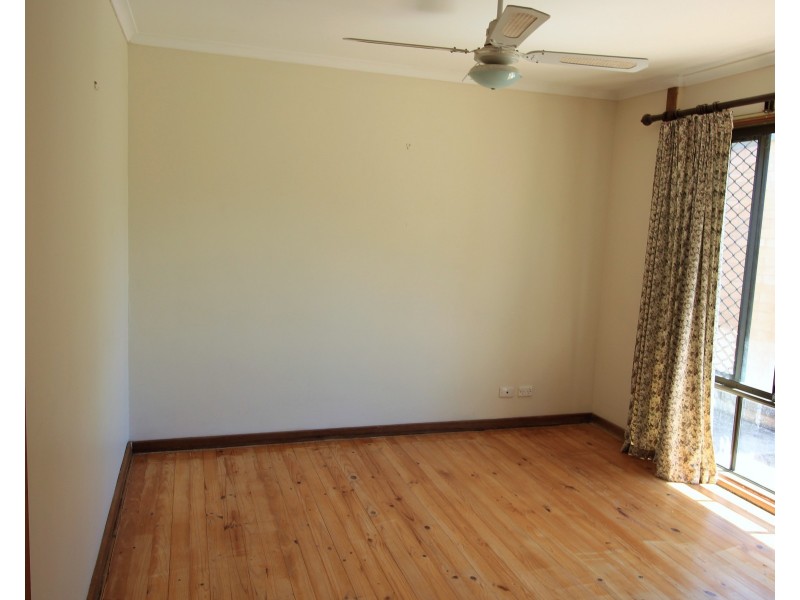 8 Loral Street, Para Hills SA 5096