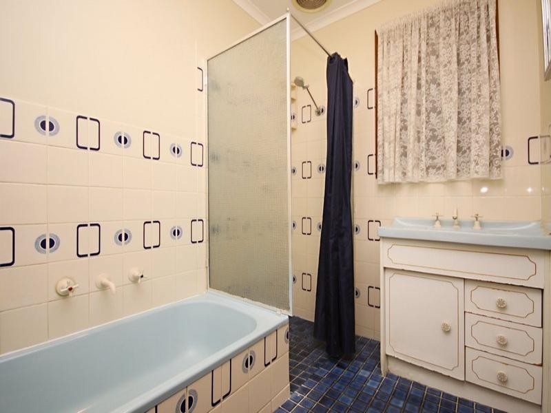 2 Dora Avenue, Seaton SA 5023