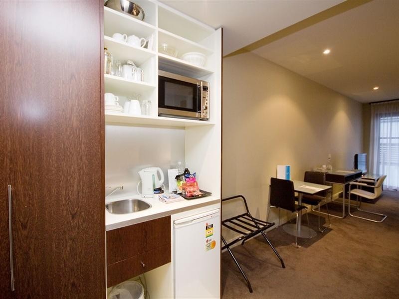 Rm 216 Mantra Hindmarsh Square, Adelaide SA 5000