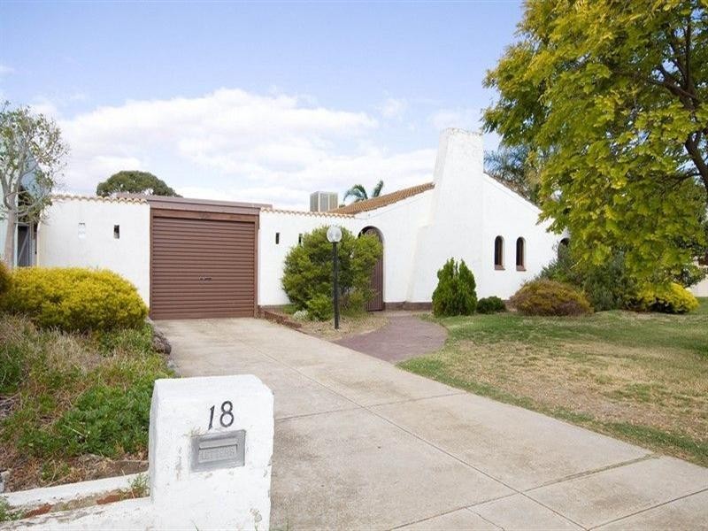18 Daly Crescent, West Lakes Shore SA 5020