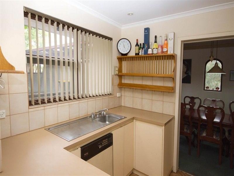 18 Daly Crescent, West Lakes Shore SA 5020