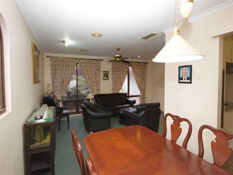 18 Daly Crescent, West Lakes Shore SA 5020