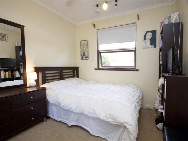 18 Daly Crescent, West Lakes Shore SA 5020