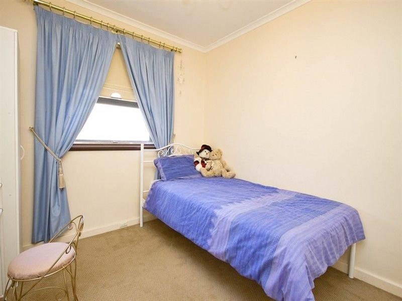 18 Daly Crescent, West Lakes Shore SA 5020