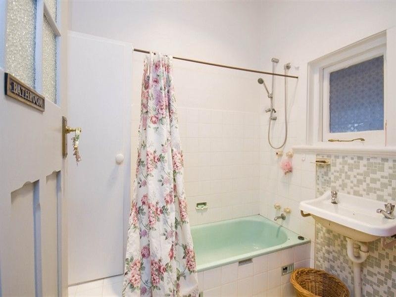 11 Brenthorpe Road, Seaton SA 5023