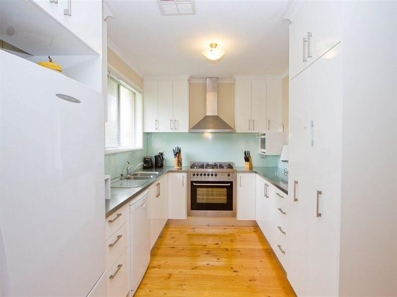 8 Sherwood Avenue, Happy Valley SA 5159