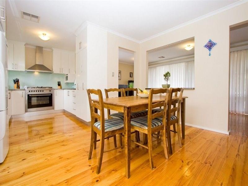 8 Sherwood Avenue, Happy Valley SA 5159