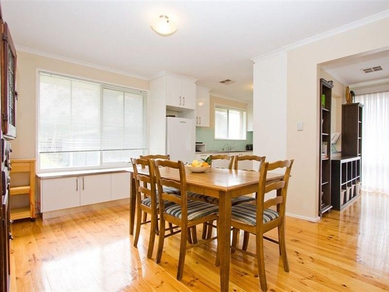 8 Sherwood Avenue, Happy Valley SA 5159