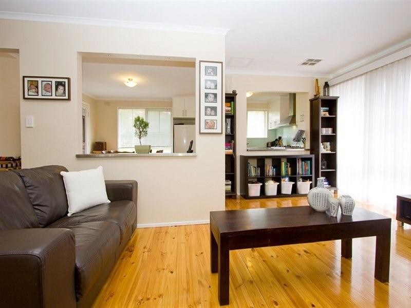 8 Sherwood Avenue, Happy Valley SA 5159