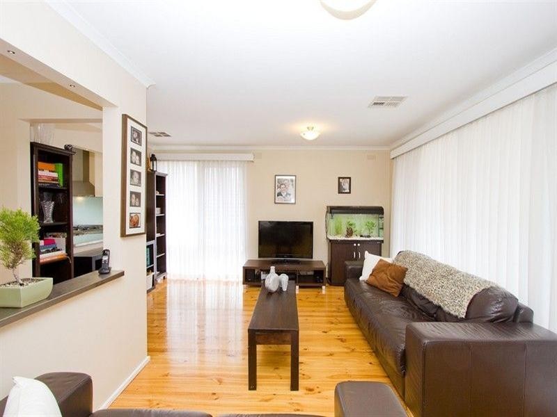 8 Sherwood Avenue, Happy Valley SA 5159