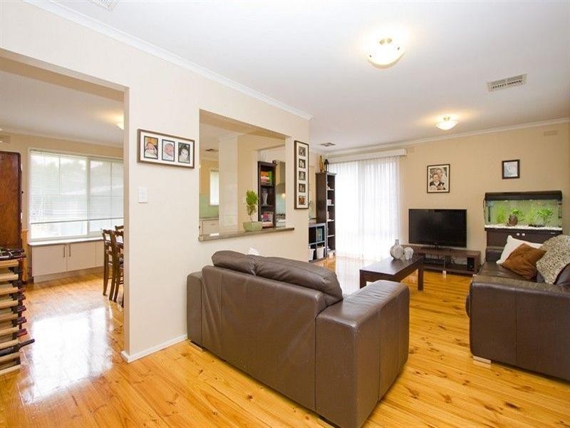 8 Sherwood Avenue, Happy Valley SA 5159