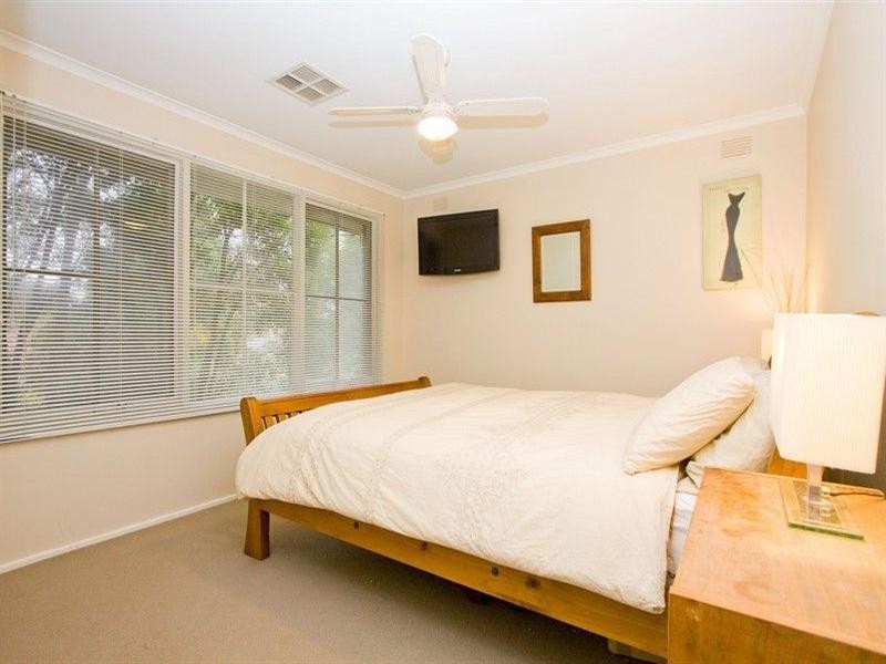 8 Sherwood Avenue, Happy Valley SA 5159