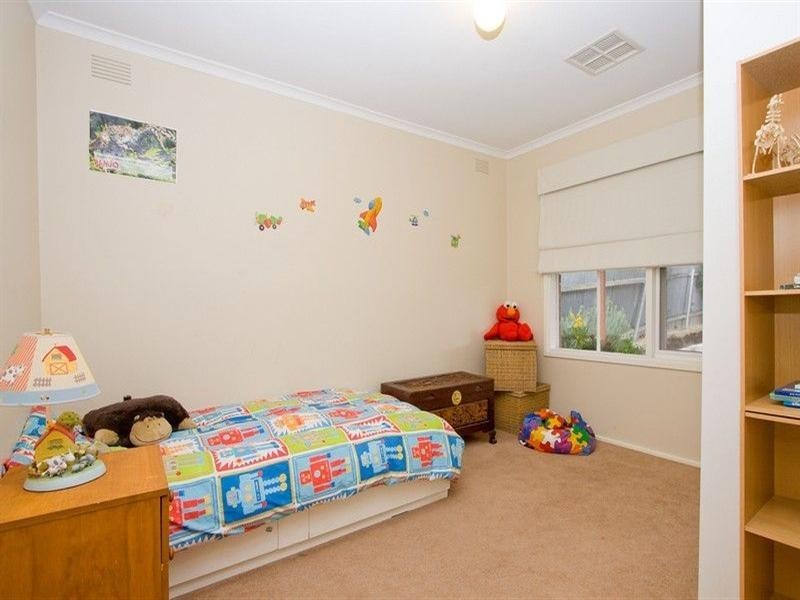 8 Sherwood Avenue, Happy Valley SA 5159