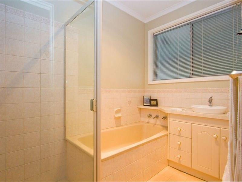 8 Sherwood Avenue, Happy Valley SA 5159