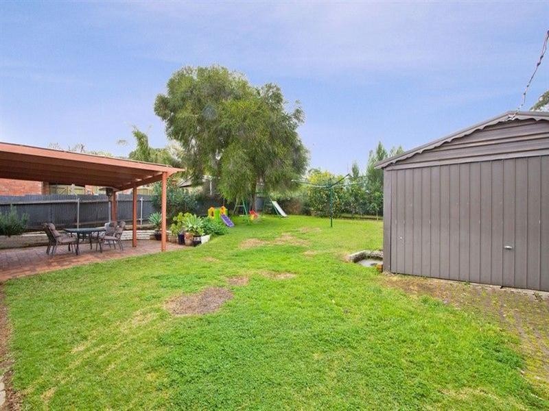 8 Sherwood Avenue, Happy Valley SA 5159