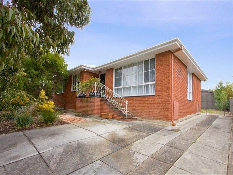 8 Sherwood Avenue, Happy Valley SA 5159