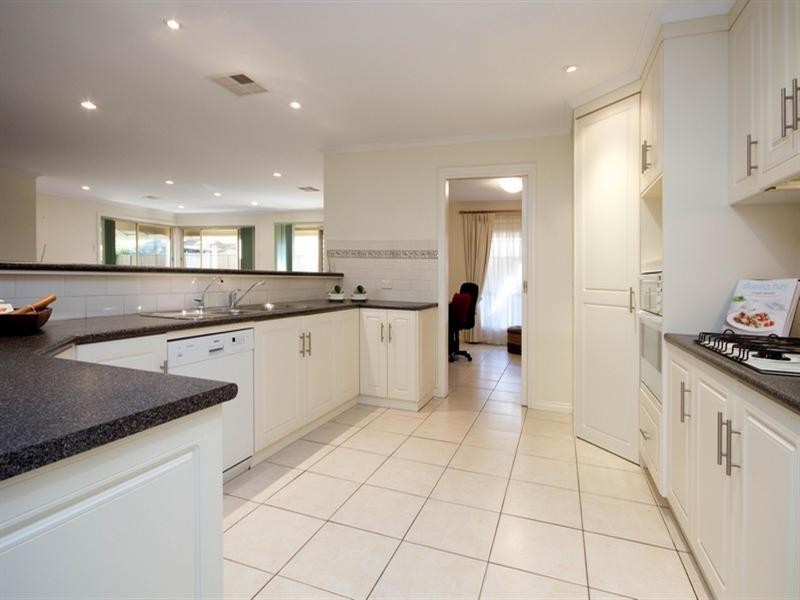 2 Phyllis Court, Wynn Vale SA 5127