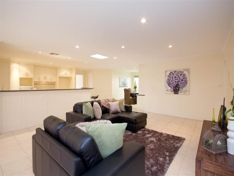 2 Phyllis Court, Wynn Vale SA 5127